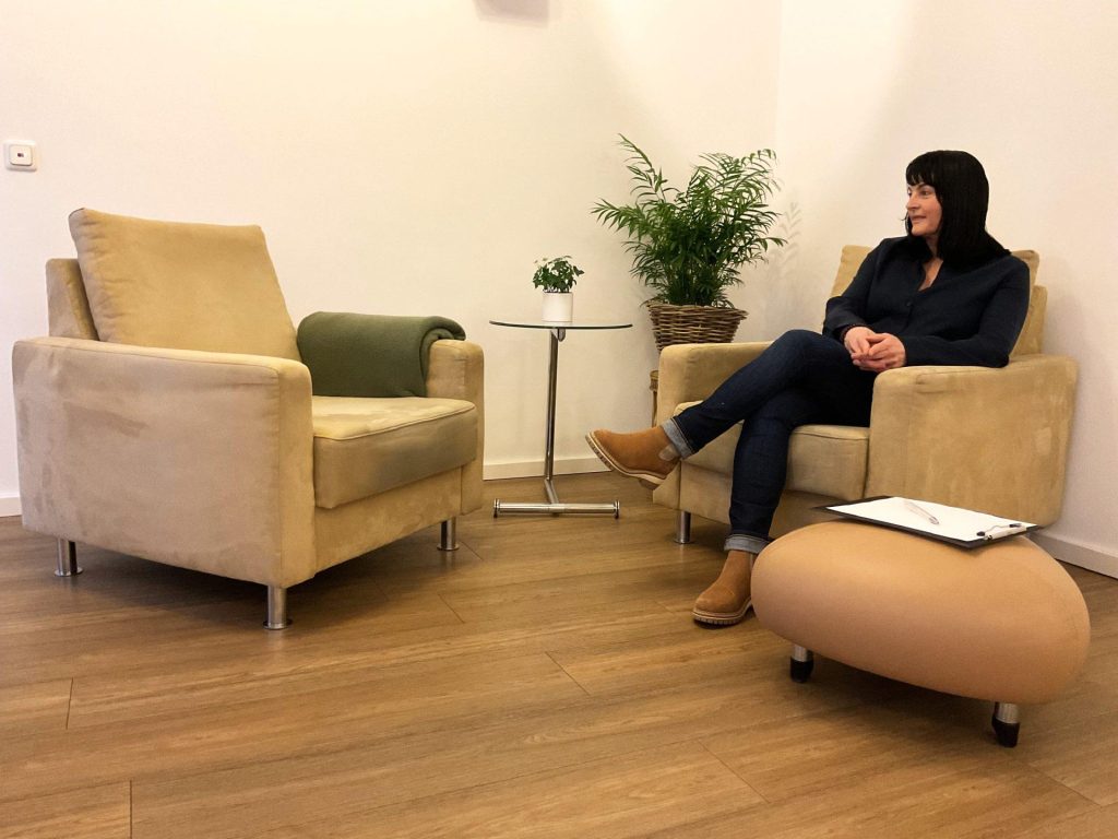 Individuelle Psychotherapie in Pfaffenhofen – Beratungsraum der Praxis Sohm für persönliche Gespräche und psychologische Unterstützung